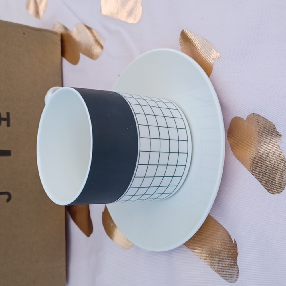 Sophie &Panda set(4) Contemporary  mugs/plates